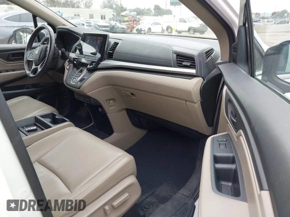 2020 Honda Odyssey EX-L with VIN 5FNRL6H78LB009523, listed as a IAAI auction lot 41882610 with 42,661 mi miles. Bid and sale history available at carsss.com. Image 5.