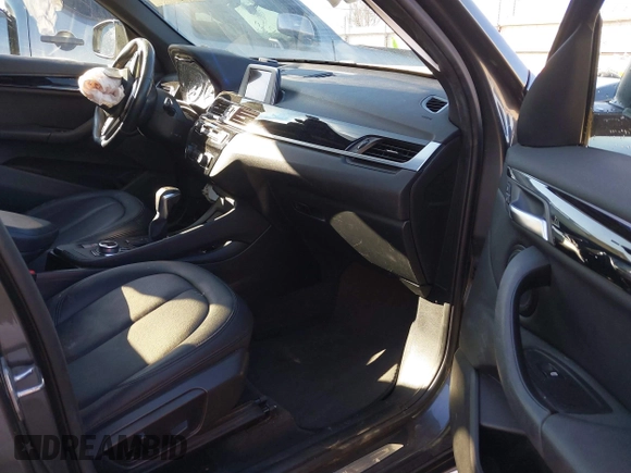 2017 BMW X1 sDrive28i with VIN WBXHU7C30H5H32753, listed as a IAAI auction lot 41441791 with 100,072 mi miles. Bid and sale history available at carsss.com. Image 5.