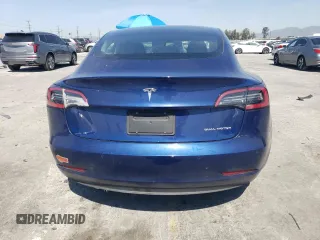 2020 Tesla Model 3 Long Range z VIN 5YJ3E1EB7LF647614, wystawiony jako Copart lot #51316115 z przebiegiem 54 917 mil mil oraz Szkoda całkowita • Salvage title. Historia ofert i sprzedaży dostępna na DreamBid. Obrazek 6.