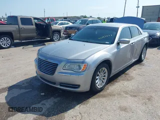 2014 Chrysler 300 z VIN 2C3CCAAG8EH161922, wystawiony jako IAAI lot #42195441 z przebiegiem 117 059 mil mil oraz . Historia ofert i sprzedaży dostępna na DreamBid. Obrazek 2.