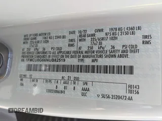 2022 Ford Escape SE z VIN 1FMCU0G66NUB82519, wystawiony jako IAAI lot #42444455 z przebiegiem 102 980 mil mil oraz . Historia ofert i sprzedaży dostępna na DreamBid. Obrazek 9.