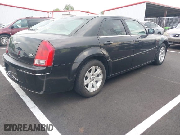 2007 Chrysler 300 Touring with VIN 2C3KA53G87H667727, listed as a IAAI auction lot 42025568 with 178,142 mi miles and . Bid and sale history available at DreamBid. Image 4.