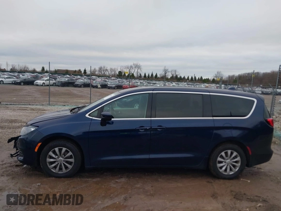 2017 Chrysler Pacifica Touring with VIN 2C4RC1DG3HR592796, listed as a IAAI auction lot 40941158 with 157,291 mi miles and . Bid and sale history available at DreamBid. Image 14.