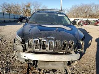 2018 Jeep Cherokee Latitude Plus with VIN 1C4PJLLB2JD590884, listed as a Copart auction lot 41808945 with 168,853 mi miles and Salvage Title. Bid and sale history available at carsss.com. Image 5.