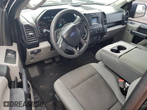 2020 Ford F-150 XL z VIN 1FTMF1CB7LKF05528, wystawiony jako Copart lot #55949135 z przebiegiem 60 646 mil mil oraz Szkoda całkowita • Salvage title. Historia ofert i sprzedaży dostępna na DreamBid. Obrazek 8.