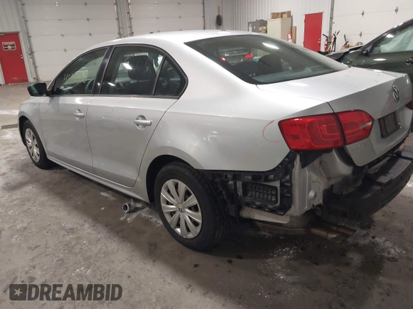 2014 Volkswagen Jetta S z VIN 3VW2K7AJXEM208116, wystawiony jako IAAI lot #42076606 z przebiegiem 118 917 mil mil oraz . Historia ofert i sprzedaży dostępna na DreamBid. Obrazek 3.