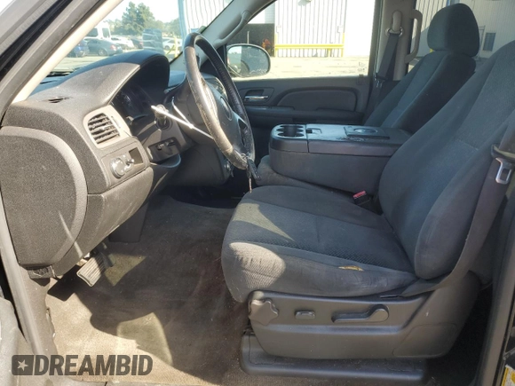 2008 Chevrolet Tahoe LS with VIN 1GNFC13CX8J136887, listed as a Copart auction lot 52459235 with 297,226 mi miles and Clean title. Bid and sale history available at DreamBid. Image 7.