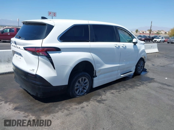 2022 Toyota Sienna LE с VIN 5TDKSKFC3NS070984, выставлен на аукционе IAAI как лот 41951686 с пробегом 10 846 миль миль и . История ставок и продаж доступна на DreamBid. Изображение 4.