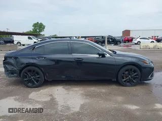2022 Lexus ES 350 z VIN 58ADZ1B10NU124891, wystawiony jako IAAI lot #42422400 z przebiegiem 114 739 mil mil oraz . Historia ofert i sprzedaży dostępna na DreamBid. Obrazek 14.