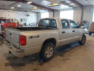 2006 Dodge Dakota SLT with VIN 1D7HW48N46S600256, listed as a IAAI auction lot 41442535 with 184,283 mi miles and . Bid and sale history available at carsss.com. Image 4.