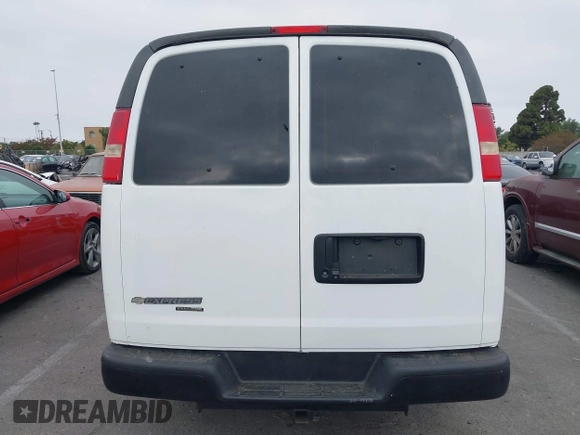2014 Chevrolet Express Passenger LS z VIN 1GNSGBF43E1184305, wystawiony jako IAAI lot #42537616 z przebiegiem 35 596 mil mil oraz . Historia ofert i sprzedaży dostępna na DreamBid. Obrazek 16.