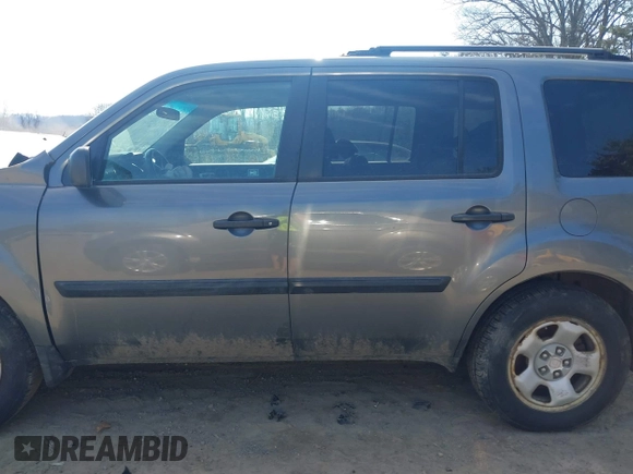 2011 Honda Pilot LX with VIN 5FNYF4H2XBB064209, listed as a IAAI auction lot 41779836 with 213,163 mi miles. Bid and sale history available at carsss.com. Image 14.
