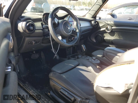 2022 MINI Convertible Cooper S z VIN WMW43DL09N3N62946, wystawiony jako Copart lot #52039284 z przebiegiem 20 736 mil mil oraz Szkoda całkowita • Salvage title. Historia ofert i sprzedaży dostępna na DreamBid. Obrazek 8.