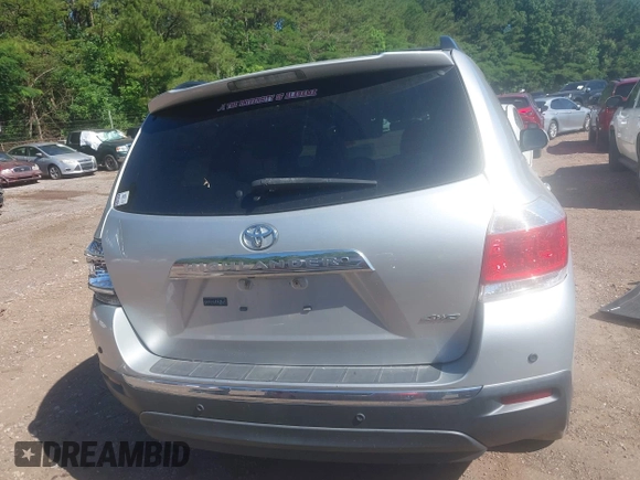 2011 Toyota Highlander z VIN 5TDBK3EHXBS050777, wystawiony jako IAAI lot #42305251 z przebiegiem Nie podano mil oraz . Historia ofert i sprzedaży dostępna na DreamBid. Obrazek 16.