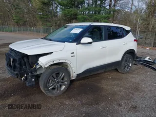 2021 Kia Seltos LX z VIN KNDEPCAA7M7213292, wystawiony jako IAAI lot #42092576 z przebiegiem 35 664 mil mil oraz . Historia ofert i sprzedaży dostępna na DreamBid. Obrazek 2.