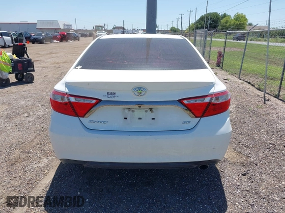 2015 Toyota Camry XLE with VIN 4T1BF1FK2FU895574, listed as a IAAI auction lot 41993588 with 107,377 mi miles. Bid and sale history available at carsss.com. Image 16.