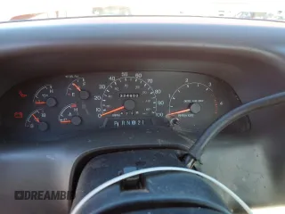 2000 Ford Super Duty F-250 XL with VIN 1FTNF21F3YEB90135, listed as a Copart auction lot 83629824 with 224,902 mi miles and Salvage Title. Bid and sale history available at carsss.com. Image 9.