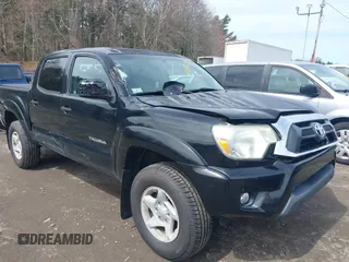 2013 Toyota Tacoma PreRunner z VIN 3TMJU4GN0DM145835, wystawiony jako IAAI lot #41929734 z przebiegiem 185 183 mil mil oraz . Historia ofert i sprzedaży dostępna na DreamBid. Obrazek 1.