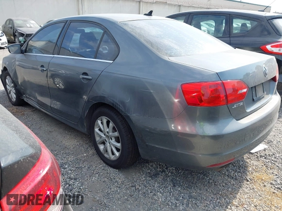 2013 Volkswagen Jetta SE with VIN 3VWDP7AJ0DM352654, listed as a IAAI auction lot 42552411 with 84,145 mi miles and . Bid and sale history available at DreamBid. Image 3.