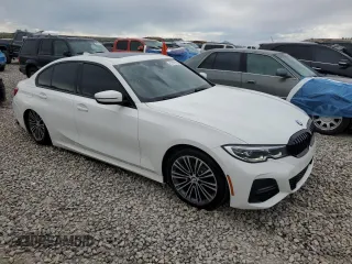 2021 BMW 3 Series 330i xDrive z VIN 3MW5R7J05M8B93077, wystawiony jako Copart lot #57125755 z przebiegiem 43 123 mil mil oraz Szkoda całkowita • Salvage title. Historia ofert i sprzedaży dostępna na DreamBid. Obrazek 4.