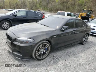 2013 BMW M5 z VIN WBSFV9C54DD095421, wystawiony jako Copart lot #53492515 z przebiegiem Nie podano mil oraz Szkody całkowita. Historia ofert i sprzedaży dostępna na DreamBid. Obrazek 1.