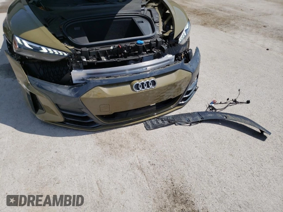 2022 Audi e-tron GT Prestige z VIN WAUDJBFW7N7009179, wystawiony jako Copart lot #53146264 z przebiegiem 17 798 mil mil oraz . Historia ofert i sprzedaży dostępna na DreamBid. Obrazek 12.