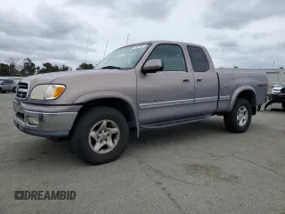 2000 Toyota Tundra Limited with VIN 5TBBT481XYS099710, listed as a Copart auction lot 47822935 with 196,842 mi miles and Salvage Title. Bid and sale history available at carsss.com. Image 1.