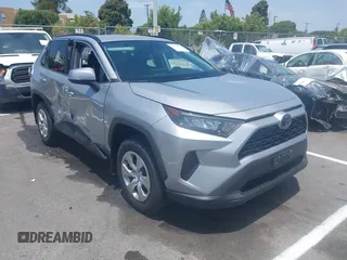 2021 Toyota RAV4 LE z VIN 2T3K1RFV7MW151495, wystawiony jako IAAI lot #42574829 z przebiegiem 66 659 mil mil oraz . Historia ofert i sprzedaży dostępna na DreamBid. Obrazek 1.