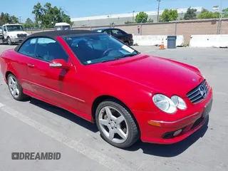 2005 Mercedes-Benz CLK 500 с VIN WDBTK75J85F142777, выставлен на аукционе IAAI как лот 42345568 с пробегом 129 733 миль миль и . История ставок и продаж доступна на DreamBid. Изображение 1.