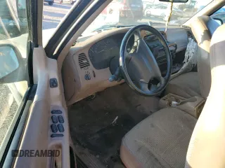 2000 Ford Explorer XLS z VIN 1FMZU72X0YZC33667, wystawiony jako Copart lot #80104924 z przebiegiem Nie podano mil oraz Szkoda całkowita • Salvage title. Historia ofert i sprzedaży dostępna na DreamBid. Obrazek 8.