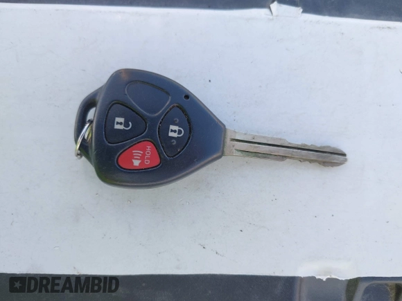 2010 Pontiac Vibe z VIN 5Y2SM6E09AZ405232, wystawiony jako IAAI lot #42372453 z przebiegiem 209 925 mil mil oraz . Historia ofert i sprzedaży dostępna na DreamBid. Obrazek 11.