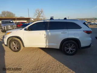 2014 Toyota Highlander XLE with VIN 5TDKKRFH9ES034849, listed as a IAAI auction lot 41792720 with 171,521 mi miles. Bid and sale history available at carsss.com. Image 14.