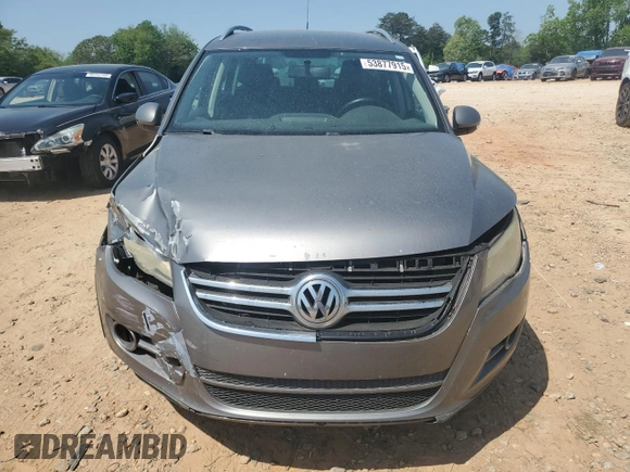 2010 Volkswagen Tiguan Wolfsburg Edition z VIN WVGAV7AX1AW526688, wystawiony jako Copart lot #53877915 z przebiegiem 185 204 mil mil oraz Szkoda całkowita • Salvage title. Historia ofert i sprzedaży dostępna na DreamBid. Obrazek 5.