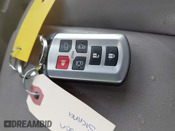 2019 Toyota Sienna XLE Auto Access Seat z VIN 5TDYZ3DC2KS018742, wystawiony jako IAAI lot #42288335 z przebiegiem 101 741 mil mil oraz . Historia ofert i sprzedaży dostępna na DreamBid. Obrazek 11.