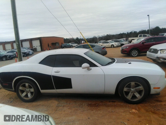 2013 Dodge Challenger SXT z VIN 2C3CDYAG0DH648813, wystawiony jako IAAI lot #41480699 z przebiegiem 154 665 mil mil oraz . Historia ofert i sprzedaży dostępna na DreamBid. Obrazek 12.