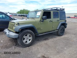 2013 Jeep Wrangler Unlimited Sport z VIN 1C4BJWDG0DL577812, wystawiony jako IAAI lot #42301104 z przebiegiem 138 387 mil mil oraz . Historia ofert i sprzedaży dostępna na DreamBid. Obrazek 2.