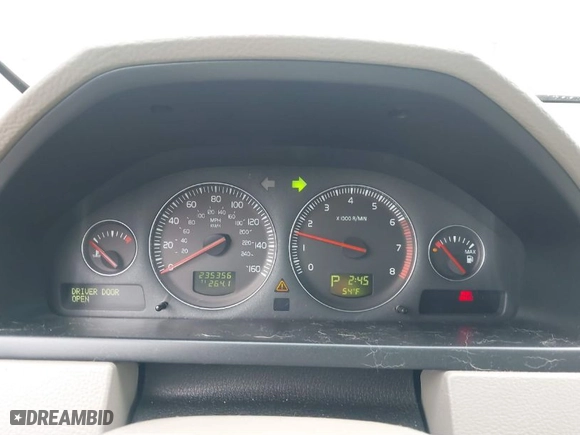 2006 Volvo XC90 2.5L Turbo with VIN YV4CZ592661289017, listed as a IAAI auction lot 41601337 with 235,356 mi miles. Bid and sale history available at carsss.com. Image 7.