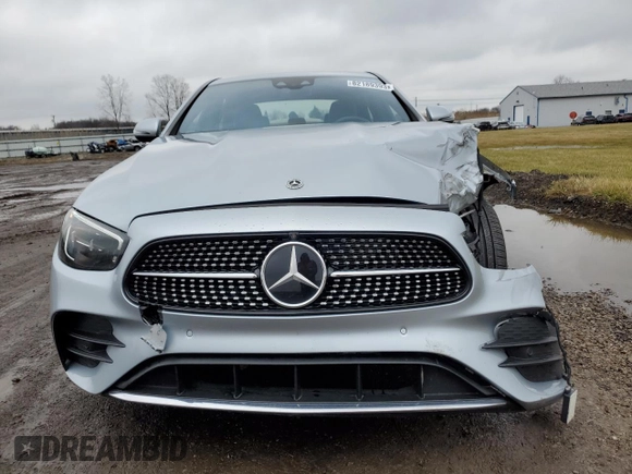 2022 Mercedes-Benz E 450 z VIN W1KZF5KB0NB032899, wystawiony jako Copart lot #82189393 z przebiegiem 16 372 mil mil oraz . Historia ofert i sprzedaży dostępna na DreamBid. Obrazek 5.