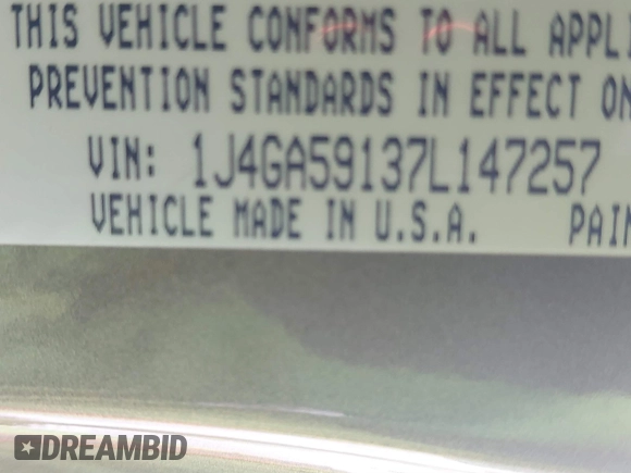 2007 Jeep Wrangler Unlimited Sahara z VIN 1J4GA59137L147257, wystawiony jako IAAI lot #41565673 z przebiegiem 187 982 mil mil oraz . Historia ofert i sprzedaży dostępna na DreamBid. Obrazek 9.