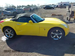 2008 Pontiac Solstice z VIN 1G2MC35B88Y114477, wystawiony jako IAAI lot #41918536 z przebiegiem 46 553 mil mil oraz . Historia ofert i sprzedaży dostępna na DreamBid. Obrazek 13.