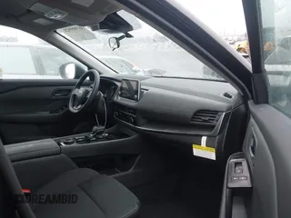 2025 Nissan Rogue S z VIN 5N1BT3ABXSC765294, wystawiony jako IAAI lot #41905928 z przebiegiem 600 mil mil oraz . Historia ofert i sprzedaży dostępna na DreamBid. Obrazek 5.
