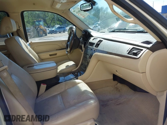 2008 Cadillac Escalade with VIN 1GYEC63888R120115, listed as a IAAI auction lot 41806284 with 233,756 mi miles. Bid and sale history available at carsss.com. Image 5.