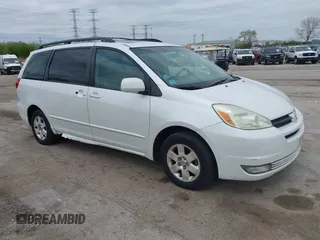 2004 Toyota Sienna XLE with VIN 5TDZA22C04S095332, listed as a IAAI auction lot 42146995 with 200,072 mi miles. Bid and sale history available at carsss.com. Image 1.
