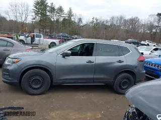 2017 Nissan Rogue SV with VIN 5N1AT2MV1HC773613, listed as a IAAI auction lot 41718631 with 92,461 mi miles. Bid and sale history available at carsss.com. Image 14.