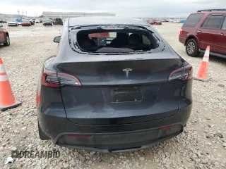 2024 Tesla Model Y with VIN 7SAYGDEDXRA322676, listed as a Copart auction lot 55664125 with 8,788 mi miles and Clean title. Bid and sale history available at DreamBid. Image 6.