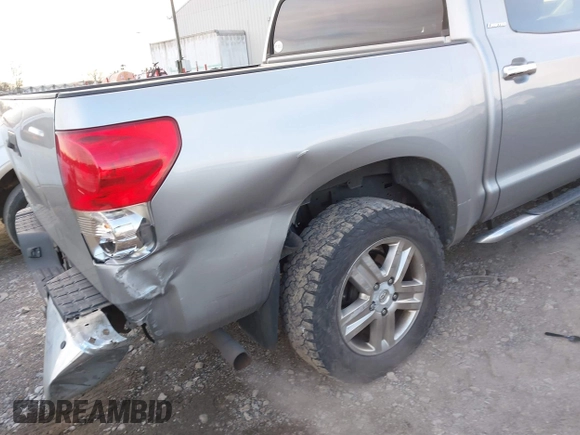 2007 Toyota Tundra Limited z VIN 5TBEV58137S469181, wystawiony jako IAAI lot #41386726 z przebiegiem 249 642 mil mil oraz . Historia ofert i sprzedaży dostępna na DreamBid. Obrazek 6.