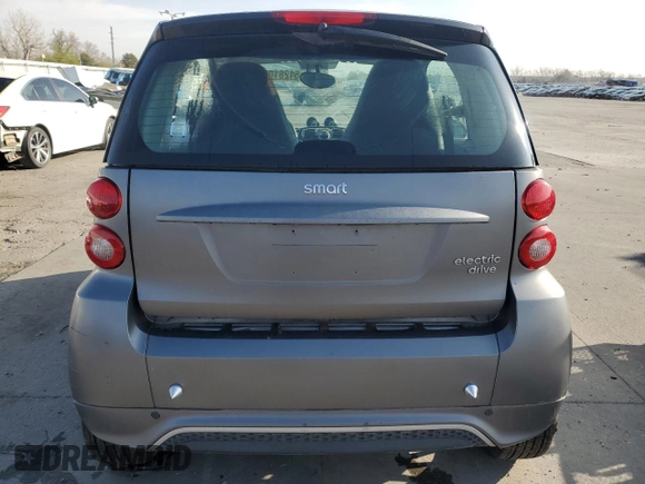 2013 Smart fortwo Passion z VIN WMEEJ9AA5DK673232, wystawiony jako Copart lot #51281035 z przebiegiem Nie podano mil oraz Tytuł czysty. Historia ofert i sprzedaży dostępna na DreamBid. Obrazek 6.