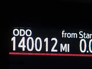 2014 Toyota Prius One z VIN JTDKDTB3XE1060360, wystawiony jako IAAI lot #41972531 z przebiegiem 140 012 mil mil oraz . Historia ofert i sprzedaży dostępna na DreamBid. Obrazek 15.