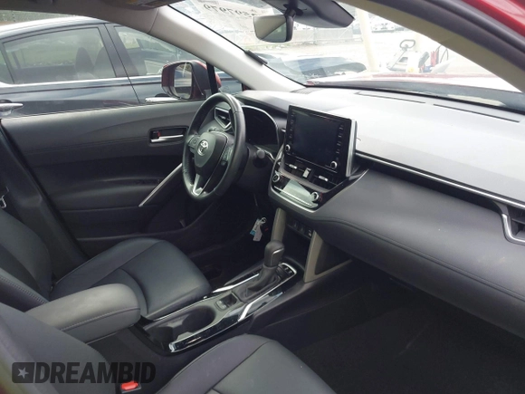 2022 Toyota Corolla Cross XLE z VIN 7MUEAABG0NV030757, wystawiony jako IAAI lot #42597979 z przebiegiem 20 172 mil mil oraz . Historia ofert i sprzedaży dostępna na DreamBid. Obrazek 5.