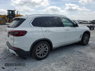 2021 BMW X5 xDrive40i z VIN 5UXCR6C07M9H21128, wystawiony jako Copart lot #54084915 z przebiegiem 26 966 mil mil oraz Szkody całkowita. Historia ofert i sprzedaży dostępna na DreamBid. Obrazek 3.